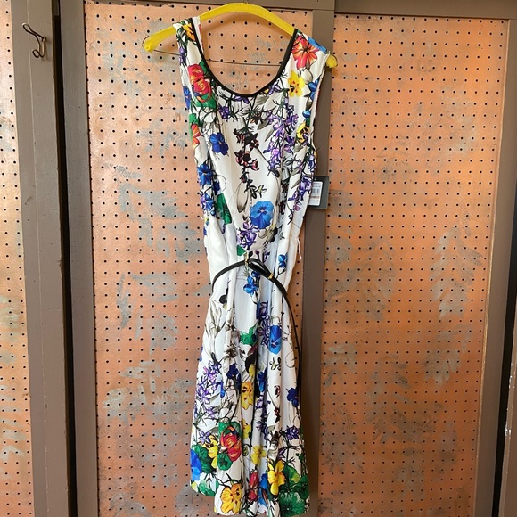 Fun bright dress! Buy now and be the first to have a new spring dress!! - Picture 4 of 13